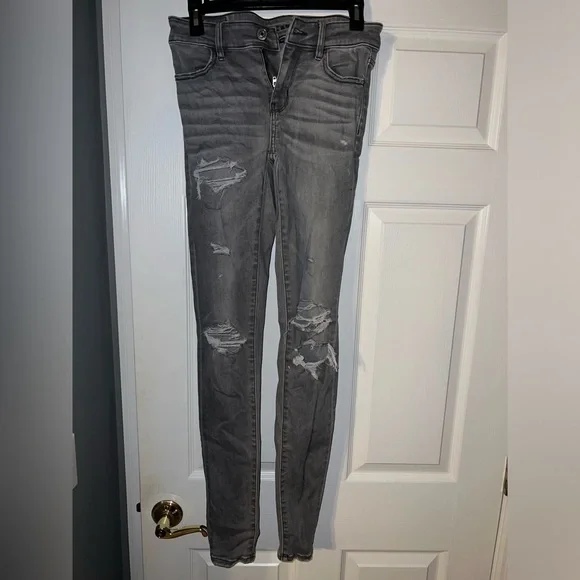 American Eagle Outfitters Gray Distressed Skinny Jeans- Strecth - Picture 1 of 4